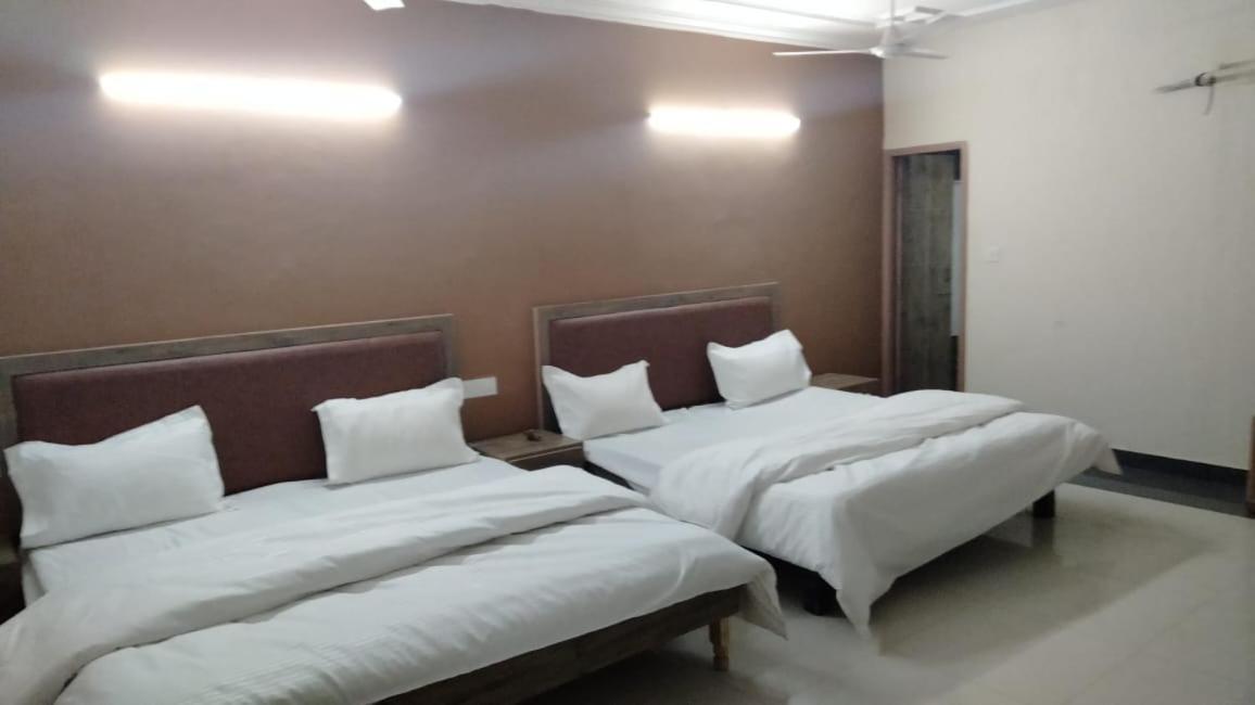 Hotel Diamond Leaf Chandīgarh Zimmer foto