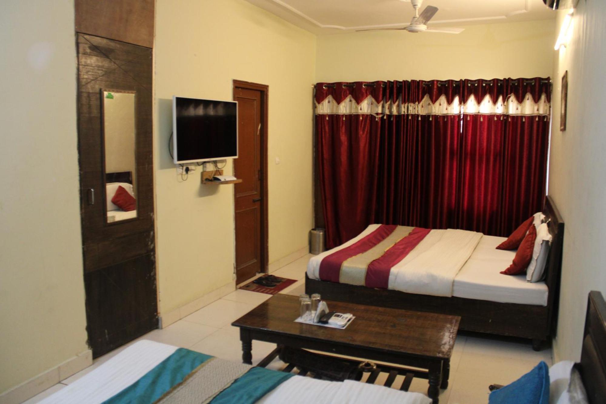Hotel Diamond Leaf Chandīgarh Exterior foto